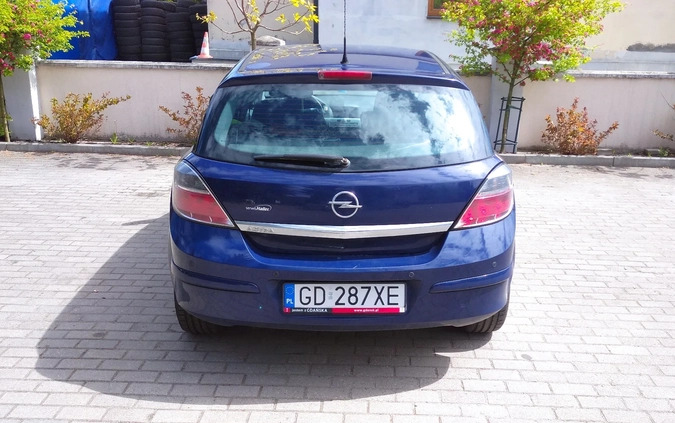 Opel Astra cena 17500 przebieg: 184000, rok produkcji 2011 z Gdańsk małe 67